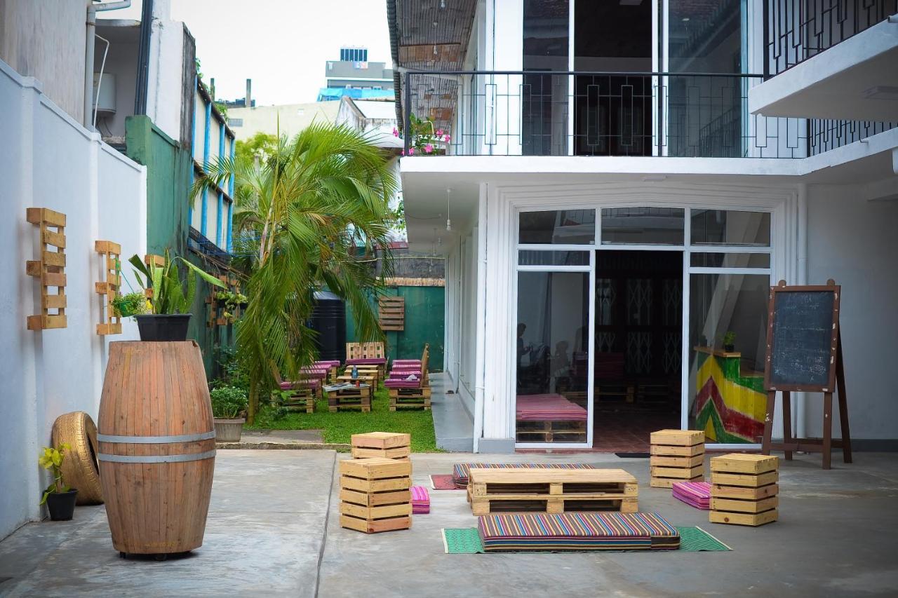 Groove House Hostels โคลอมโบ ภายนอก รูปภาพ